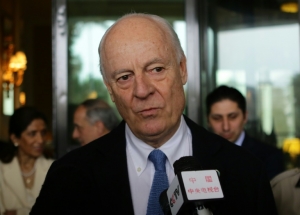 (Arquivo) O enviado da ONU para a S&iacute;ria, Staffan de Mistura