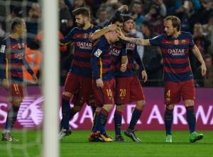 Jogadores do Barcelona comemoram gol durante partida contra o Athletic Bilbao, em Barcelona, no dia 27 de janeiro de 2016