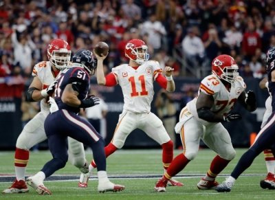 O quarterback Alex Smith do Kansas City Chiefs liderou o time na vit&oacute;ria de 30-0 sobre o Houston Texans
