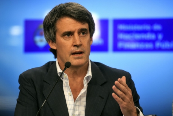 O ministro de Fazenda e Finan&ccedil;as da Argentina Alfonso Prat-Gay participa de coletiva de imprensa, em Buenos Aires, no dia 16 de dezembro de 2015