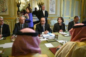 Europeus e russos reafirmaram nesta sexta-feira a sua vontade de consolidar a fr&aacute;gil tr&eacute;gua na S&iacute;ria, para permitir a retomada das negocia&ccedil;&otilde;es de paz na pr&oacute;xima semana em Genebra, mas seguem divergindo sobre a forma de alcan&ccedil;ar uma solu&ccedil;&atilde;o pol&iacute;tica para o conflito.