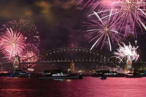 Fogos de artif&iacute;cio na Harbour Bridge de Sydney em 31 de dezembro de 2015