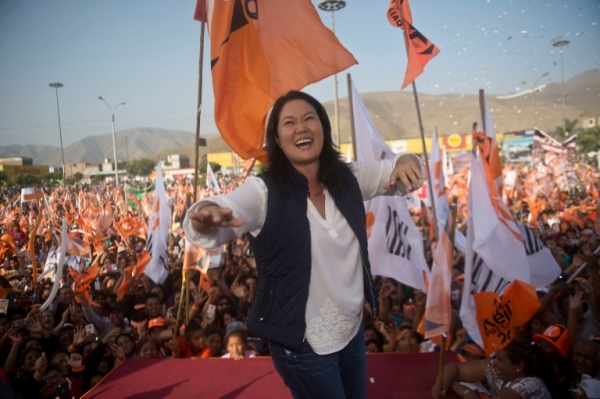 A populista de direita Keiko Fujimori durante com&iacute;cio, em Lima, no dia 31 de maio de 2016