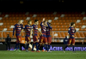 Jogadores do Barcelona comemoram vit&oacute;ria sobre o Valencia, em Val&ecirc;ncia, no dia 10 de fevereiro de 2016