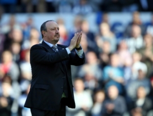 Newcastle United's Spanish manager Rafa Benitez applauds supporters after the English Premier League football match between Newcastle United and Tottenham Hotspur at St James' Park in Newcastle-upon-Tyne, north east England on May 15, 2016.Newcastle won the game 5-1.