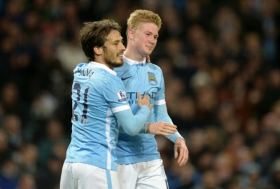 Manchester City's Belgian midfielder Kevin De Bruyne (R) celebrates with Manchester City's Spanish midfielder David Silva after scoring their fourth goal during the English Premier League football match between Manchester City and Sunderland at The Etihad stadium in Manchester, north west England on December 26, 2015. AFP PHOTO / OLI SCARFF RESTRICTED TO EDITORIAL USE. No use with unauthorized audio, video, data, fixture lists, club/league logos or 'live' services. Online in-match use limited to 75 images, no video emulation. No use in betting, games or single club/league/player publications.