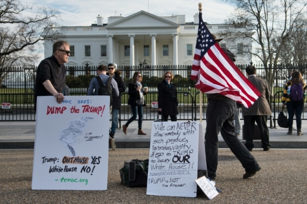 Manifesta&ccedil;&atilde;o contra Trump em frente &agrave; Casa Branca