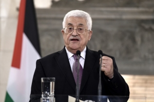 (Arquivo) O presidente palestino Mahmud Abbas participa de uma coletiva de imprensa em Atenas, Gr&eacute;cia, no dia 21 de dezembro de 2015