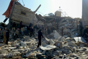 Destrui&ccedil;&atilde;o em hospital apoiado pela ONG M&eacute;dicos Sem Fronteiras ap&oacute;s ataque a&eacute;reo, em Maarat Al-Numan, no dia 16 de fevereiro de 2016