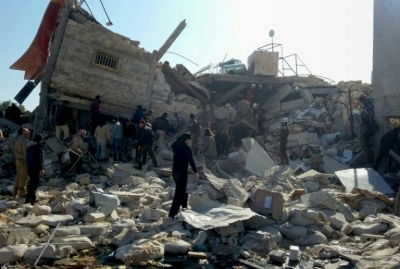 Destrui&ccedil;&atilde;o em hospital apoiado pela ONG M&eacute;dicos Sem Fronteiras ap&oacute;s ataque a&eacute;reo, em Maarat Al-Numan, no dia 16 de fevereiro de 2016