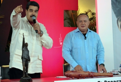 O presidente da Venezuela, Nicol&aacute;s Maduro (E), e o deputado Diosdado Cabello em Caracas em 6 de abril