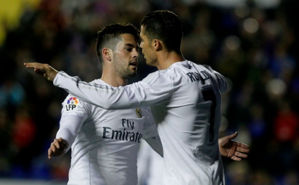 Jogadores do Real Madrid comemoram depois do gol marcado na partida contra o Levante, na cidade espanhola de Val&ecirc;ncia, em 2 de mar&ccedil;o de 2016