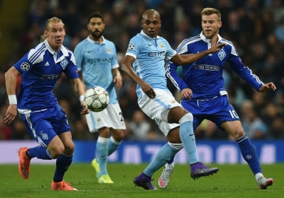 Jogadores disputam bola durante partida entre o Manchester City e o D&iacute;namo Kiev, em Manchester, no dia 15 de mar&ccedil;o de 2016