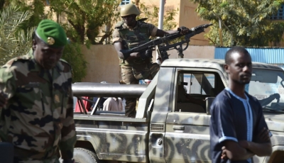 Soldados patrulham Niamei, na regi&atilde;o de Diffa, no N&iacute;ger, no dia 19 de mar&ccedil;o de 2016