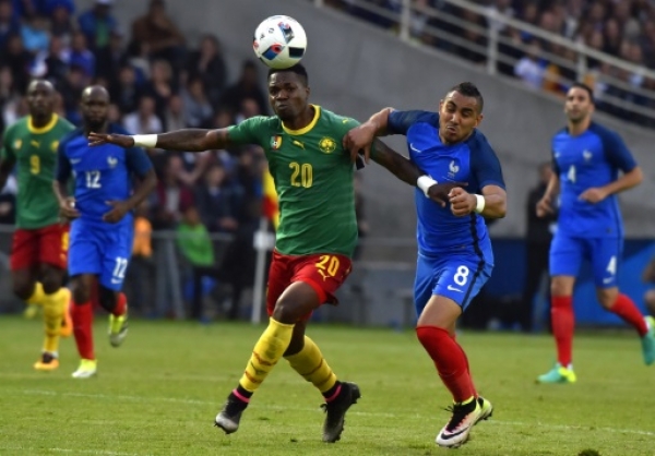 Cameroon's midfielder Georges Mandjeck (L) fights for the ball with France's forward Dimitri Payet (R) during the International friendly football match between France and Cameroon at the Beaujoire stadium, in Nantes, western France, on May 30, 2016 as part of the French team's preparation for the upcoming Euro 2016 European football championships.