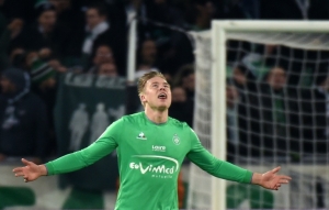 Alexander Soderlund comemora o gol que garantiu a vit&oacute;ria do Saint-Etienne, em 17 de janeiro, em Geoffroy-Guichard