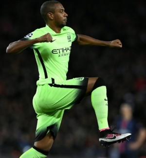 Manchester City's Brazilian midfielder Fernandinho celebrates after scoring a goal during the UEFA Champions League quarter final football match between Paris Saint Germain (PSG) and Manchester City on April 6, 2016 at the Parc des Princes stadium in Paris. AFP PHOTO / FRANCK FIFEManchester City's Brazilian midfielder Fernandinho celebrates after scoring a goal during the UEFA Champions League quarter final football match between Paris Saint Germain (PSG) and Manchester City on April 6, 2016 at the Parc des Princes stadium in Paris. AFP PHOTO / FRANCK FIFE