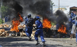 (Arquivo) O Burundi enfrenta uma espiral de viol&ecirc;ncia desde abril, quando o presidente Pierre Nkurunziza anunciou sua inten&ccedil;&atilde;o de disputar um terceiro mandato