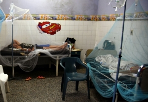 Pacientes com dengue s&atilde;o vistos em um hospital, em Assun&ccedil;&atilde;o, no dia 29 de janeiro de 2016