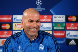 O t&eacute;cnico do Real Madrid, Zinedine Zidane, participa de coletiva de imprensa, em Wolfsburgo, no dia 5 de abril de 2016