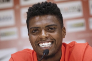 Jemerson participa de uma entrevista coletiva em M&ocirc;naco