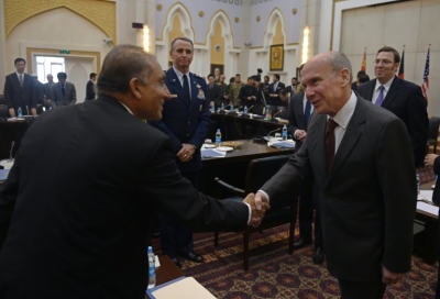 Uma segunda rodada de negocia&ccedil;&otilde;es para reativar o processo de paz entre o governo de Cabul e os talib&atilde;s come&ccedil;ou nesta segunda-feira na capital afeg&atilde;, em um momento que os insurgentes multiplicam os atentados e ofensivas militares.