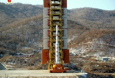 O Jap&atilde;o anunciou nesta quarta-feira novas san&ccedil;&otilde;es contra a Coreia do Norte ap&oacute;s o lan&ccedil;amento no domingo por Pyongyang de um foguete, em uma viola&ccedil;&atilde;o a v&aacute;rias resolu&ccedil;&otilde;es da ONU.