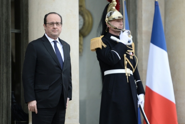 Fran&ccedil;a e Alemanha trabalham com o mesmo esp&iacute;rito e a mesma vontade ante a crise migrat&oacute;ria vivida pela Uni&atilde;o Europeia, segundo palavras do presidente franc&ecirc;s Fran&ccedil;ois Hollande, ao receber em Paris a chanceler alem&atilde; Angela Merkel.'