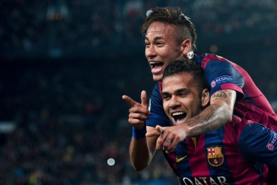 Os jogadores do Barcelona Neymar e Daniel Alves, em Barcelona, no dia 21 de abril de 2015