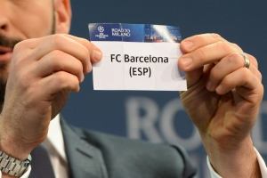 O cl&aacute;ssico espanhol entre Barcelona, atual campe&atilde;o, e Atl&eacute;tico de Madri ser&aacute; o destaque das quartas de final da Liga dos Campe&otilde;es, ap&oacute;s o sorteio realizado nesta sexta-feira em Nyon, na Su&iacute;&ccedil;a