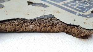 Destro&ccedil;o de um poss&iacute;vel peda&ccedil;o do voo MH370 achado em Mo&ccedil;ambique, em 21 de mar&ccedil;o de 2016