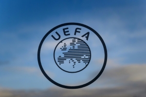 A Pol&iacute;cia Federal da Su&iacute;&ccedil;a compareceu nesta quarta-feira com uma ordem judicial &agrave; sede da Uefa em Nyon para a entrega dos contratos sobre a atribui&ccedil;&atilde;o dos direitos de transmiss&atilde;o no Equador &agrave; empresa Cross Traiding, citada no esc&acirc;ndalo 'Panama Papers'.