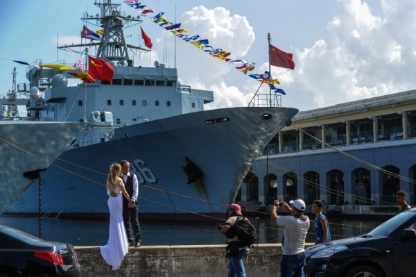 A China est&aacute; construindo o seu segundo porta-avi&otilde;es, anunciou nesta quinta-feira o minist&eacute;rio da Defesa, num momento em que Pequim desenvolve as capacidades de sua marinha em um contexto de disputas mar&iacute;timas com v&aacute;rios dos seus vizinhos