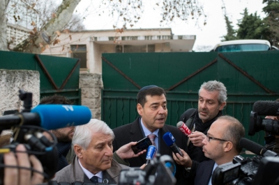 A agress&atilde;o antissemita contra um professor judeu de Marselha provocou na Fran&ccedil;a um debate sobre a utiliza&ccedil;&atilde;o do quip&aacute; ante a amea&ccedil;a de atentados, depois que o l&iacute;der da comunidade judaica local aconselhou que se evite o uso nas ruas.