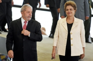 O ex-presidente Lula e a presidente Dilma Rousseff, em Bras&iacute;lia, no dia 17 de mar&ccedil;o de 2016