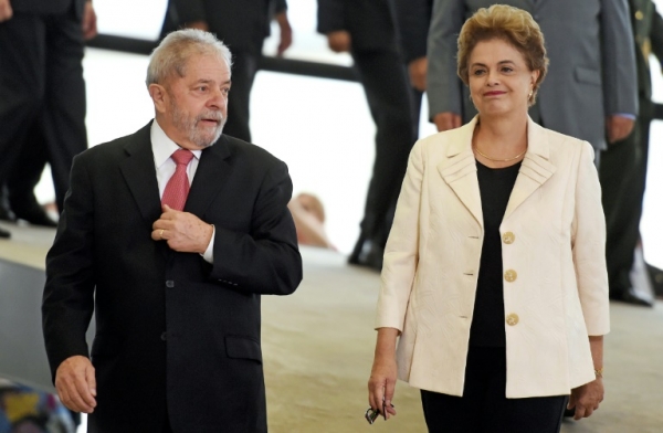 O ex-presidente Lula e a presidente Dilma Rousseff, em Bras&iacute;lia, no dia 17 de mar&ccedil;o de 2016