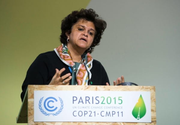 Izabella Teixeira fala com a imprensa na COP21