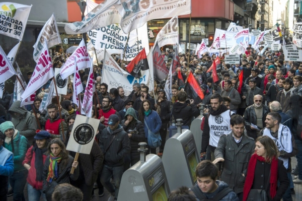 Jornalistas protestam em Buenos Aires, no dia 8 de junho de 2016