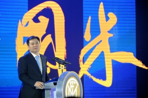 Zhang Jidong, presidente do grupo Suning, participa de coletiva de imprensa sobre a aquisi&ccedil;&atilde;o da Inter de Mil&atilde;o, em Nanquim, no dia 6 de junho de 2016