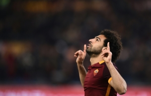 O eg&iacute;pcio Mohamed Salah, da Roma, durante partida contra a Fiorentina, em 4 de mar&ccedil;o de 2016