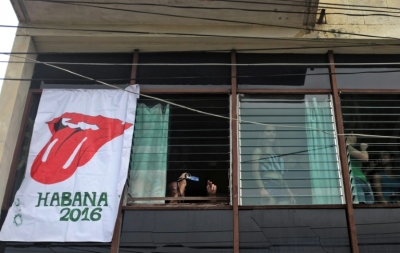 F&atilde;s esperam perto de local onde ocorrer&aacute; show dos Rolling Stones em Havana, Cuba, em 25 de mar&ccedil;o de 2016
