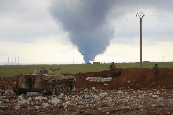 (Arquivo) Fuma&ccedil;a &eacute; vista ap&oacute;s ataque a&eacute;reo, em Al-Bab, S&iacute;ria, no dia 24 de janeiro de 2016