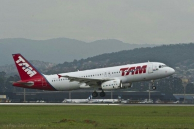 (Arquivo) Um voo Madri-S&atilde;o Paulo da companhia TAM foi obrigado a retornar nesta segunda-feira &agrave; capital espanhola por uma suposta amea&ccedil;a de bomba