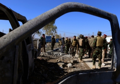 (Arquivo) Combatentes yazidis na cidade de Sinjar, Iraque, devastada pelo grupo Estado Isl&acirc;mico, em 13 de novembro de 2015