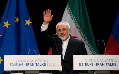 Mohamad Javad Zarif se despede ap&oacute;s coletiva de imprensa em 14 de julho de 2015 em Viena
