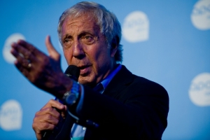 (Arquivo) O empres&aacute;rio Abilio Diniz participa de uma confer&ecirc;ncia, em S&atilde;o Paulo, no dia 8 de maio de 2013