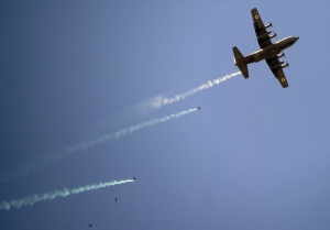 (Arquivo) Avi&otilde;es da for&ccedil;a a&eacute;rea paquistanesa s&atilde;o vistos em Islamabad, no dia 6 de setembro de 2015