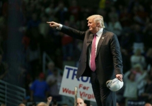 O pr&eacute;-candidato republicano Donald Trump em com&iacute;cio no Centro C&iacute;vico de Charleston, na Virg&iacute;nia Ocidental, em 5 de maio de 2016