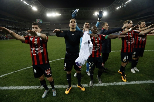 Jogadores do Nice comemoram vit&oacute;ria sobre o Toulouse, em Nice, no dia 3 de fevereiro de 2016