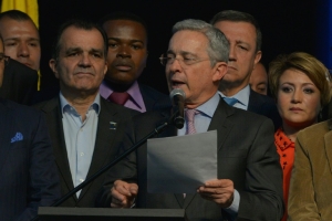 (Arquivo) O ex-presidente colombiano &Aacute;lvaro Uribe &eacute; visto em Bogot&aacute; no dia 23 de setembro de 2015